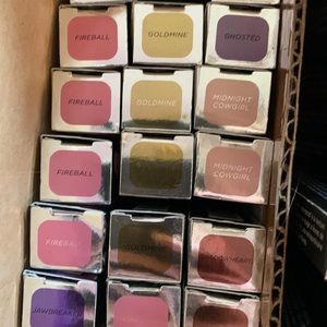 Hi-shine lip Gloss 1 only.